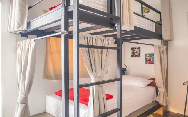 OYO 617 Tira Hostel chalong Phuket