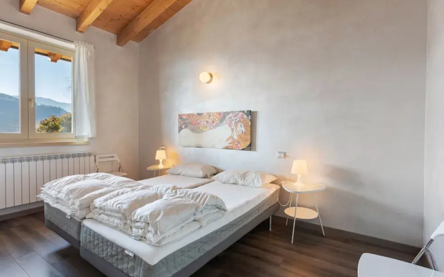 Hill-view Holiday Home in Tremosine With Swimming Pool