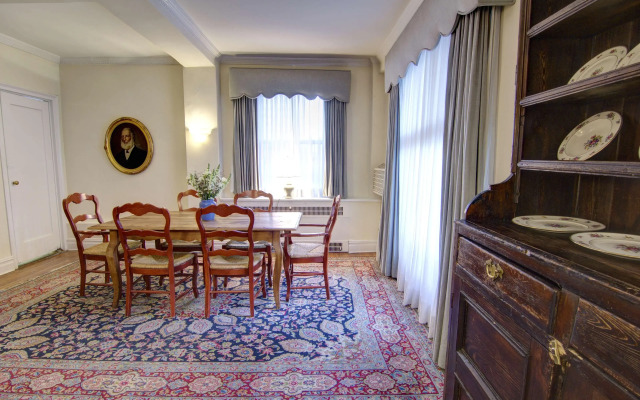 Roger Smith Hotel