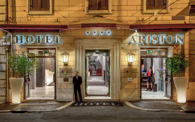 Отель Ariston вид на фасад