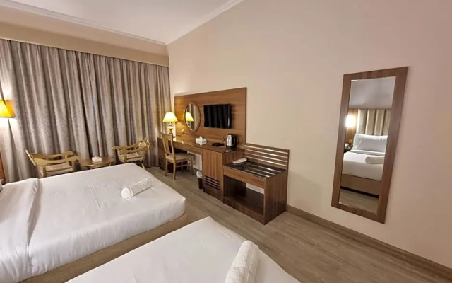 Vista Square Hotel