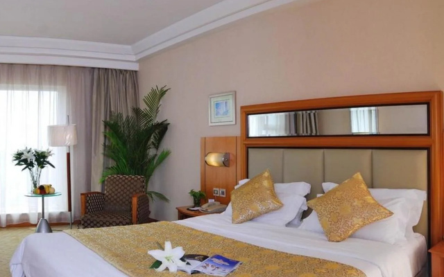 Wuhan Mayflowers Hotel (Wuchang Railway Station Zhongnan Road Metro Station Branch)