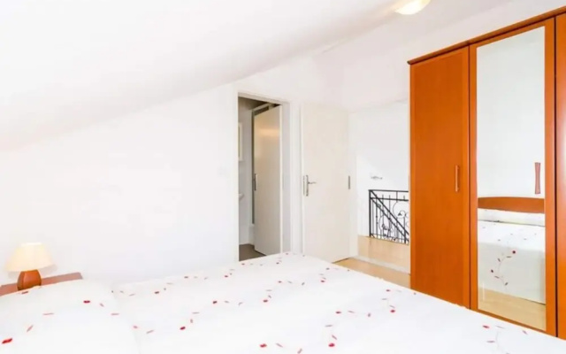 Apartments Nikola - Comfort One Bedroom Apartment With City View