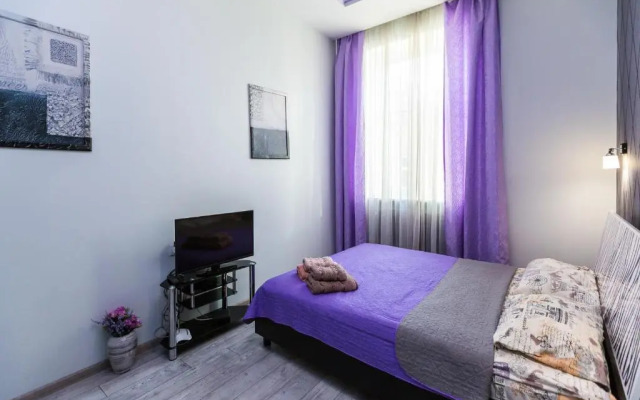 8 Svyatoho Teodora Square Apartments