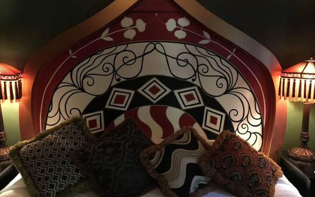 McMenamins Crystal Hotel