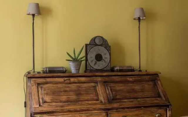 Veeve - Muted Beauty in Batignolles