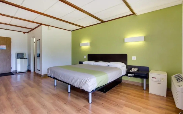 Motel 6 - Geneva