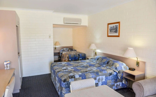 Pioneer Motel