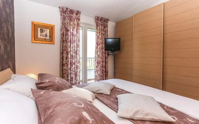 Amazing Home in Kastel Sucurac With Wifi and 4 Bedrooms