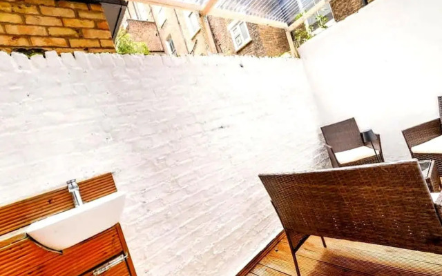 Bright 2BR Apartment in West Kensington