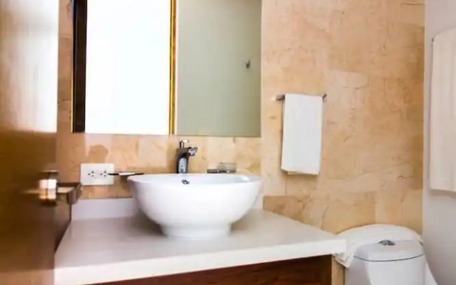Amazing Studio, Best Location, AC, Beach!