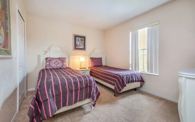 2735calab 4 Bedroom Townhouse