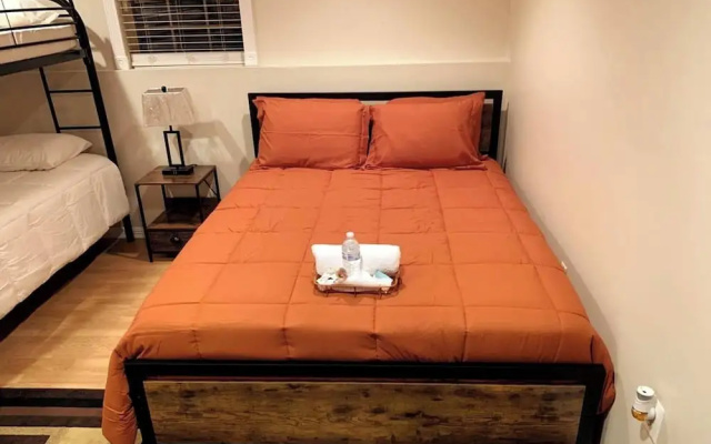 Room in House - The Modern Gem Furnished Bedroom