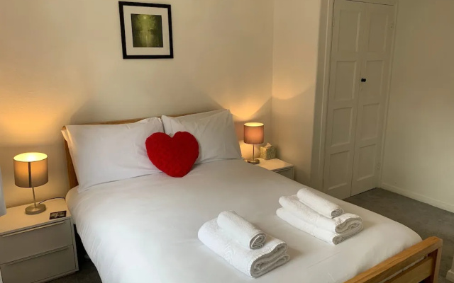 Cosy 1 Bedroom Apartment in the Heart of Wimbledon