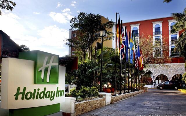 Отель Holiday Inn Merida Mexico вид на фасад