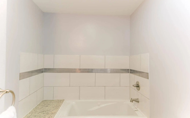 Hosteeva Conti Street Suites