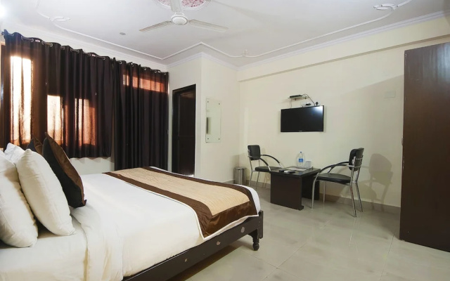 OYO 28126 Charanpahari Hotel