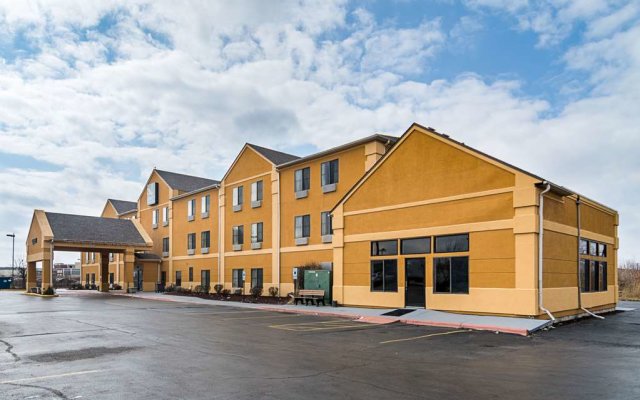 Quality Inn & Suites near I-80 and I-294 in Harvey, United States of America from 83$, photos, reviews - zenhotels.com hotel front