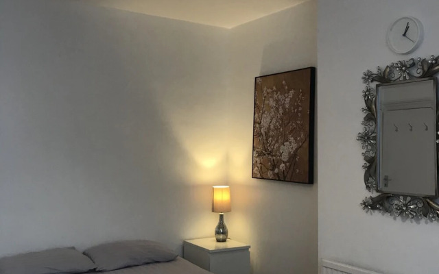 Lovely 6-bed Apartment in London