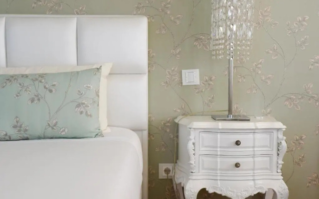 Sundial Gardens & Suites