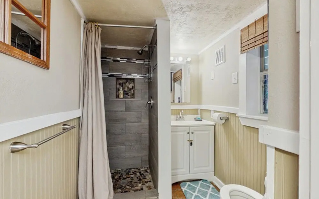 1BR Cozy Dog-friendly Home w/ Kitchenette & Patio