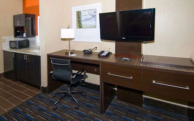Holiday Inn Express Hotel & Suites Fulton by IHG
