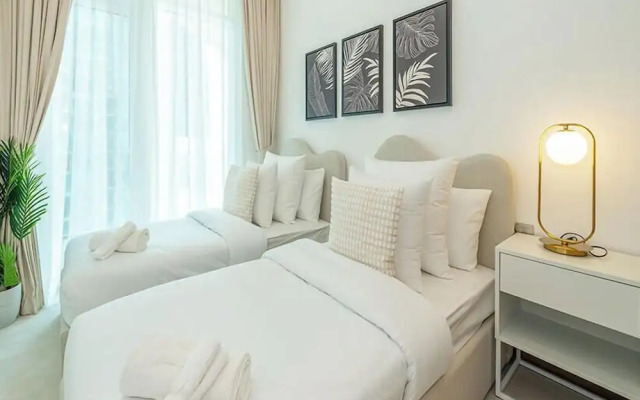 Elegant High Floor 2BR Urban Oasis