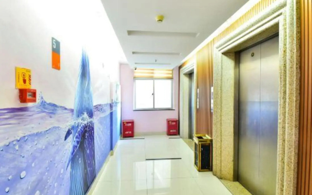 A Home Chain Hotel (Jinjiang Airport Huzhong)