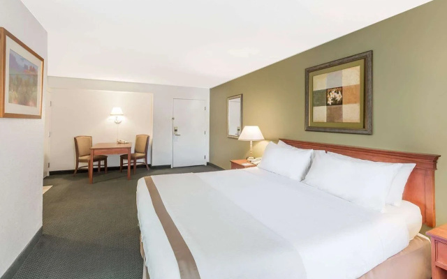 Hawthorn Suites Sacramento