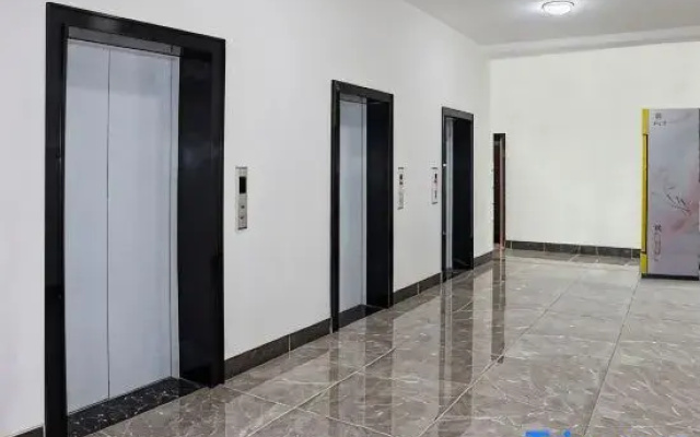Kaishang LOFT · Duplex Audio-Visual Homestay (Yantai Zhifu Station)