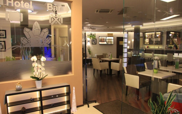 Kristály Hotel