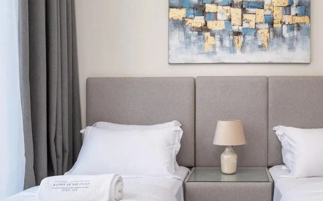 Three Bedroom in Downtown With Burj Khalifa View