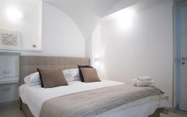 Spacious Villa with 4 rooms, pool, solarium & garden