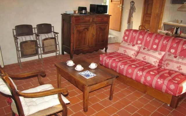 Gîte Apinac, 4 pièces, 6 personnes - FR-1-496-188
