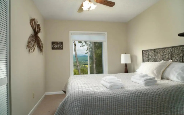 Journey House With Views