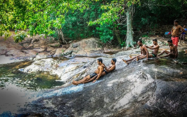 Meemure isabulana resort - Hostel