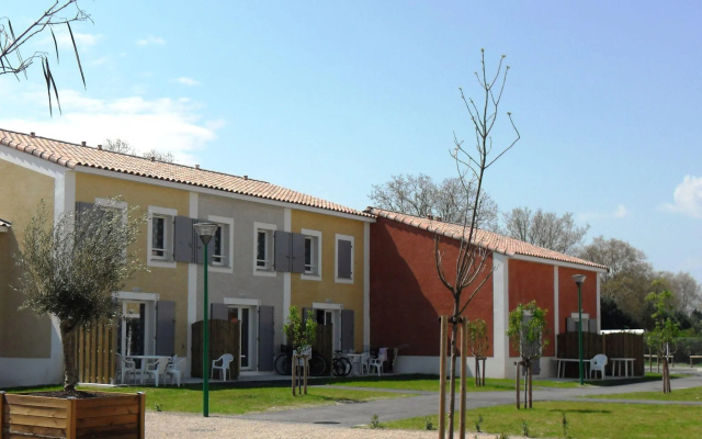 Semi-detached home 500 m. from the center of Colombiers
