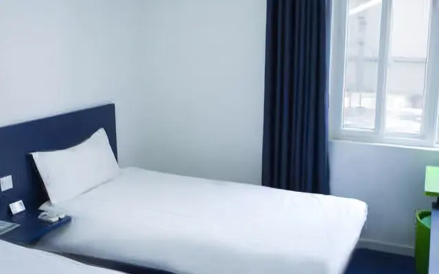 Huayi Hotel (Yantai Yuhuangding South Street)