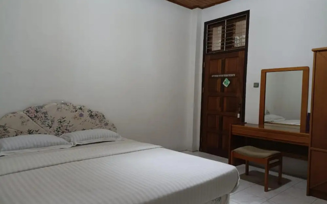 OYO 93706 Penginapan Syariah Hj. Kenan