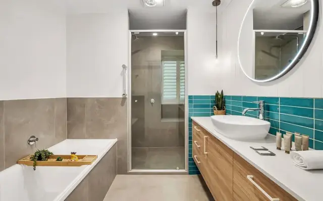 Family Home Near Cafes and Surf Beaches