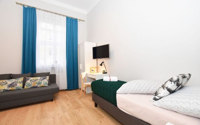 Отель City Central Hostel Rynek Польша, Вроцлав - 1 отзыв об отеле, цены и фото номеров - забронировать отель City Central Hostel Rynek онлайн вид на фасад