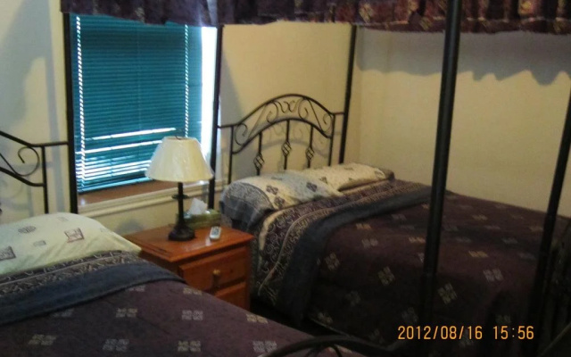Georgian Manor Inn & B & B