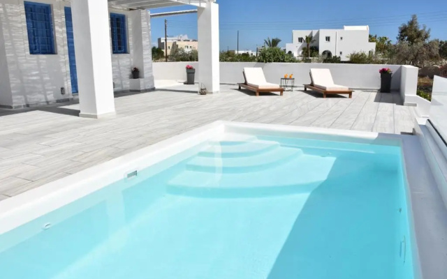 Spacious veranda, house for 3, in the village.