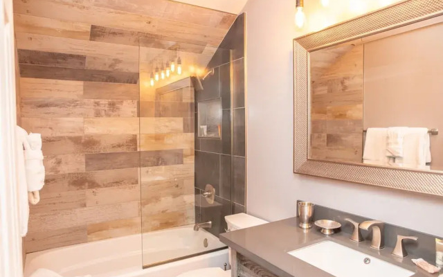 6 Chamonix Lane 2 Bedroom Townhouse by RedAwning