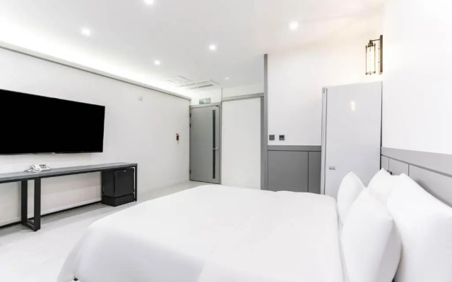 Pyeongtaek Godeok Richstay Hotel