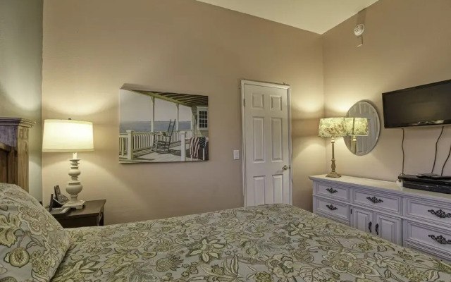 307 Casa Bella 2 Bedroom Condo by Redawning