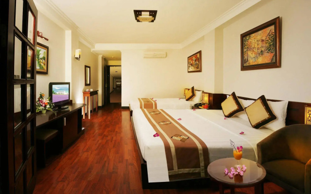Hanoi House Hotel & Travel