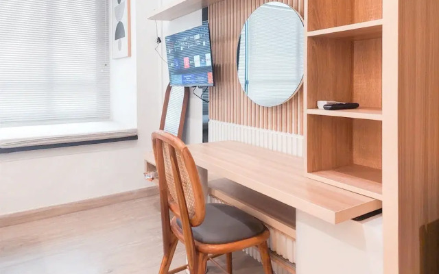 Good Choice And Homey Studio Apartment At Collins Boulevard