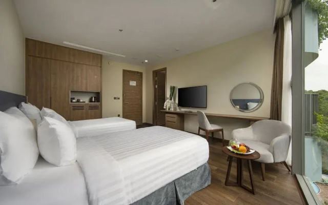 Cat Ba Beach Resort