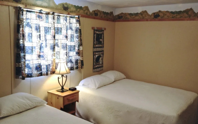 Foothills Lodge and Cabins